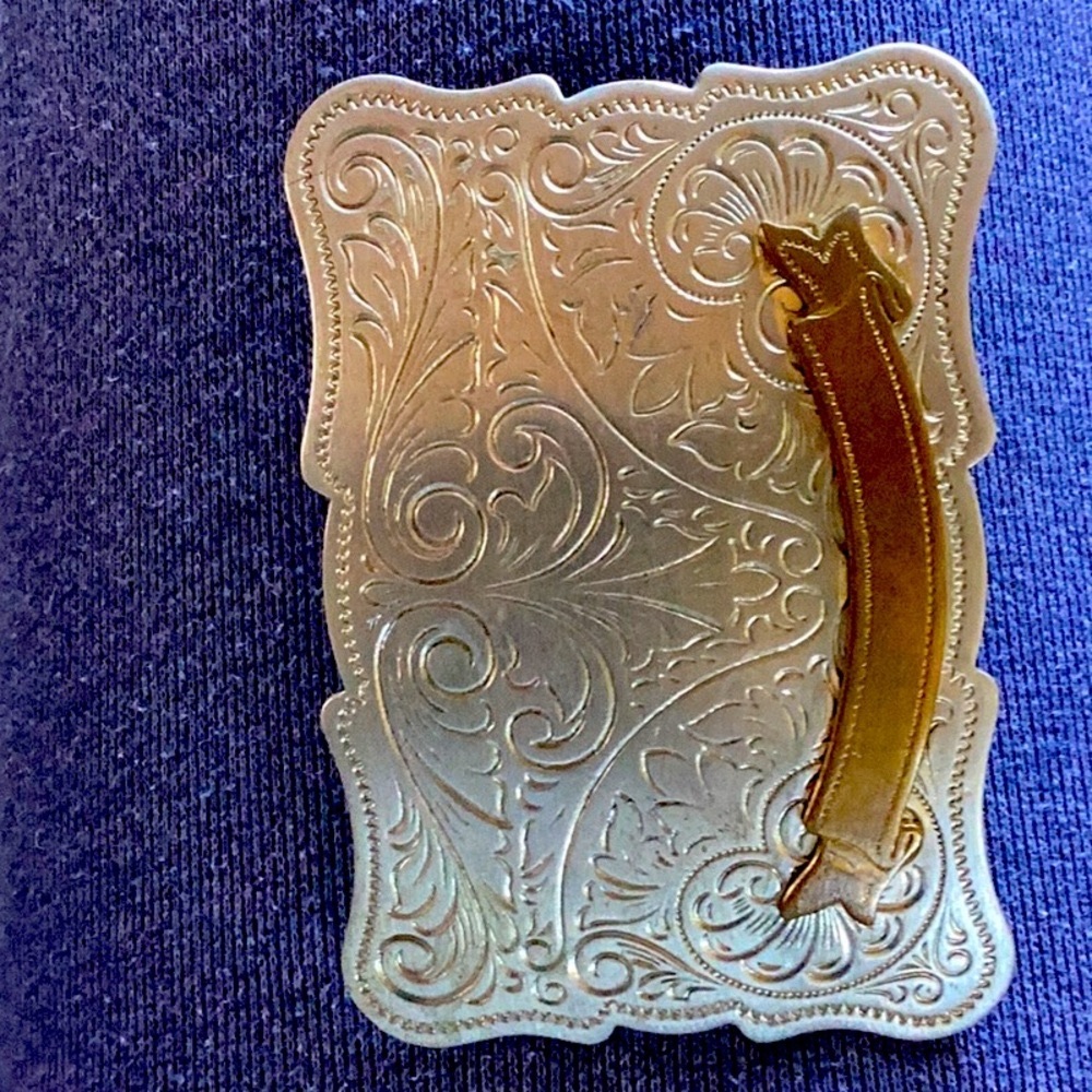 Trophy Buckle Vintage can be engraved.